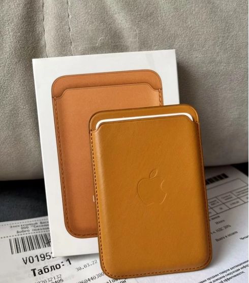 Leather Wallet MagSafe в коробке в упаковке