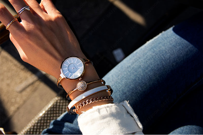 Купить часы Anne Klein с браслетами по доступной цене, в интернет-магазине BassBoom, наручные часы Anne Klein женские в фирменной коробке